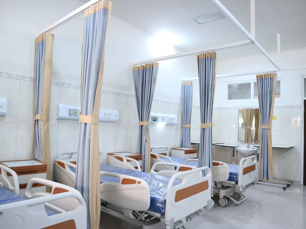 Hospitales Privados y Públicos